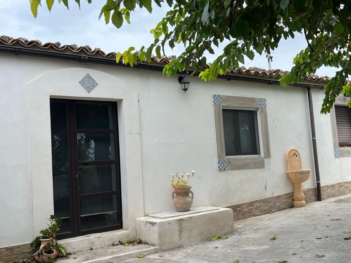 Casa Di Mirto Panzió Chiaramonte Gulfi Kültér fotó